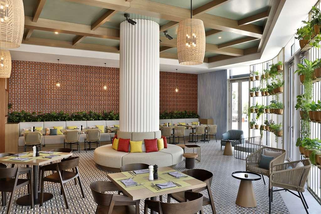 Embassy Suites By Hilton Dubai Business Bay Ristorante foto