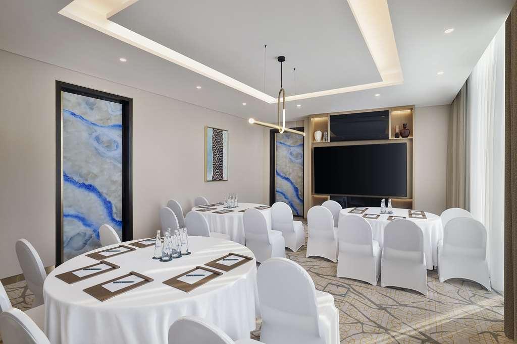 Embassy Suites By Hilton Dubai Business Bay Servizi foto