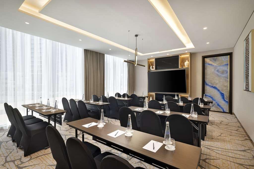 Embassy Suites By Hilton Dubai Business Bay Servizi foto