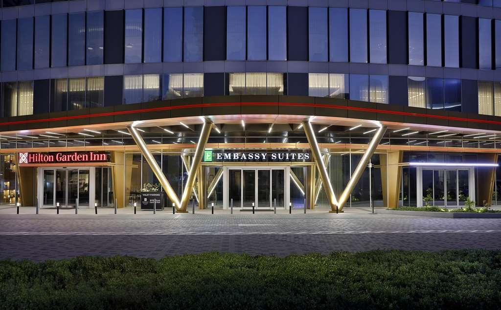 Embassy Suites By Hilton Dubai Business Bay Esterno foto