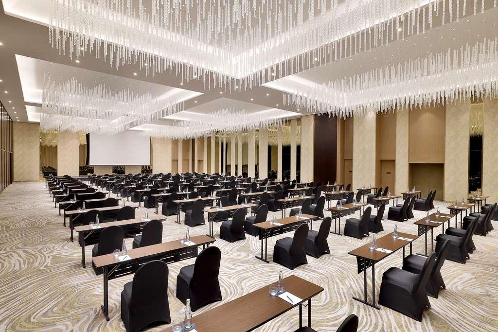 Embassy Suites By Hilton Dubai Business Bay Servizi foto