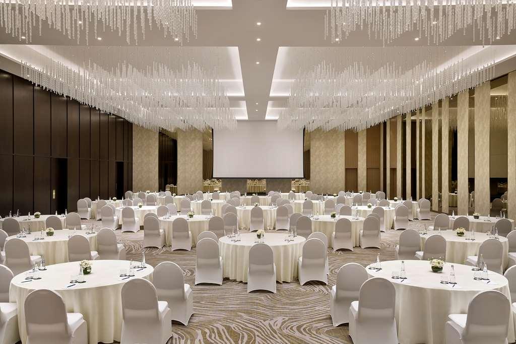 Embassy Suites By Hilton Dubai Business Bay Servizi foto
