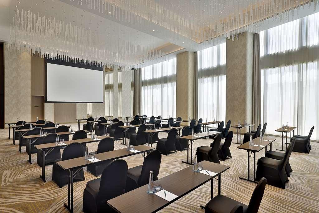 Embassy Suites By Hilton Dubai Business Bay Servizi foto